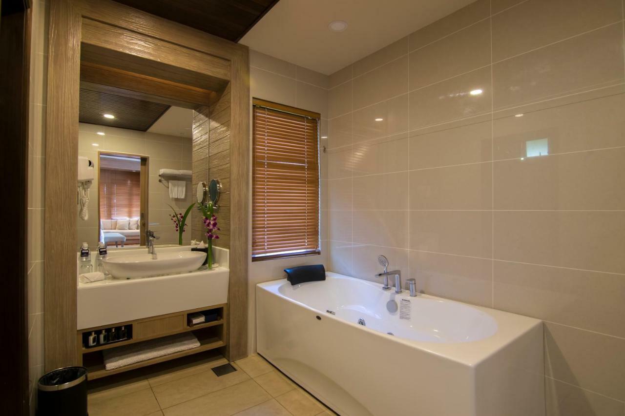 Royale Chulan Cherating Villa Bagian luar foto