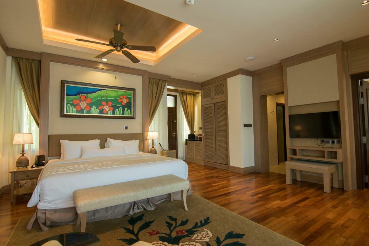 Royale Chulan Cherating Villa Bagian luar foto