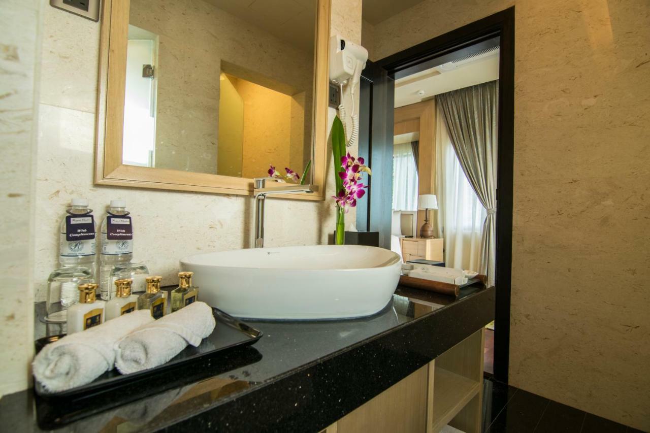 Royale Chulan Cherating Villa Bagian luar foto