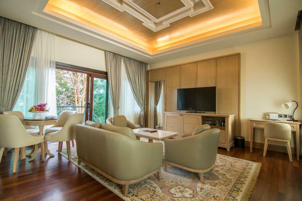 Royale Chulan Cherating Villa Bagian luar foto
